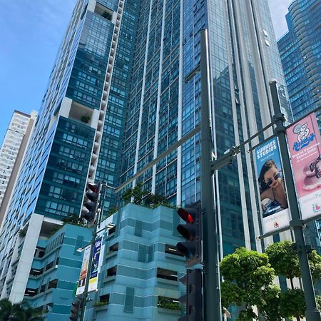 1 Bedroom Uptown Bgc Across Uptown Mall Manila Zewnętrze zdjęcie