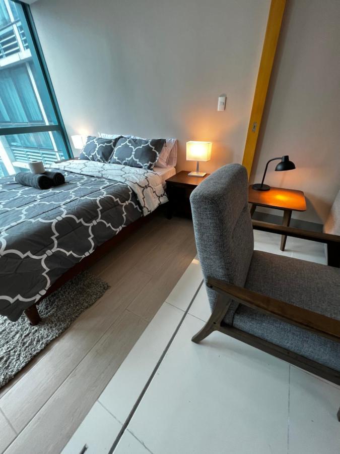 1 Bedroom Uptown Bgc Across Uptown Mall Manila Zewnętrze zdjęcie