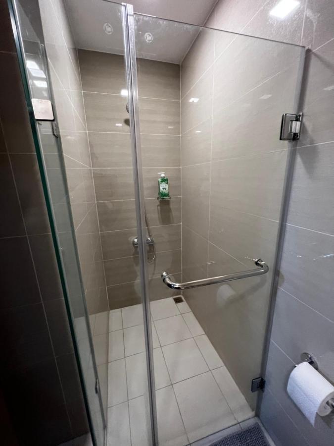 1 Bedroom Uptown Bgc Across Uptown Mall Manila Zewnętrze zdjęcie