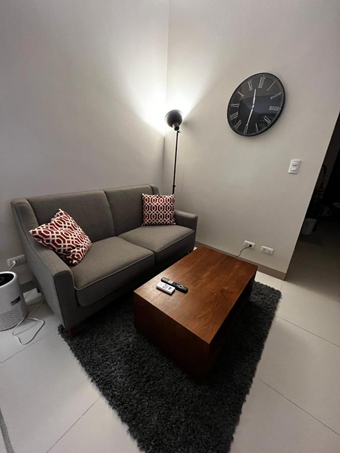 1 Bedroom Uptown Bgc Across Uptown Mall Manila Zewnętrze zdjęcie