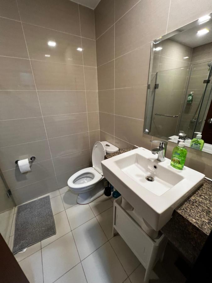 1 Bedroom Uptown Bgc Across Uptown Mall Manila Zewnętrze zdjęcie