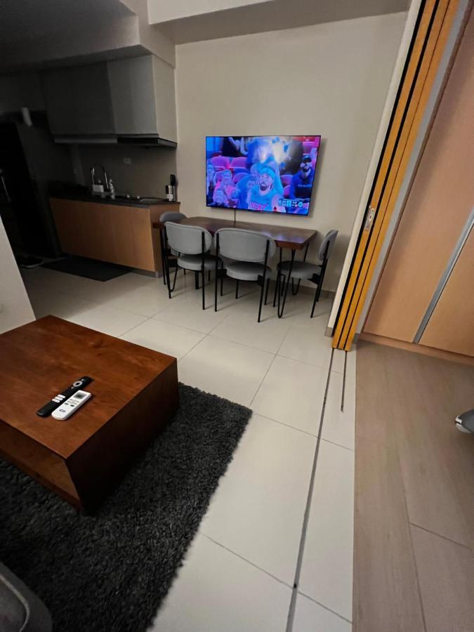 1 Bedroom Uptown Bgc Across Uptown Mall Manila Zewnętrze zdjęcie