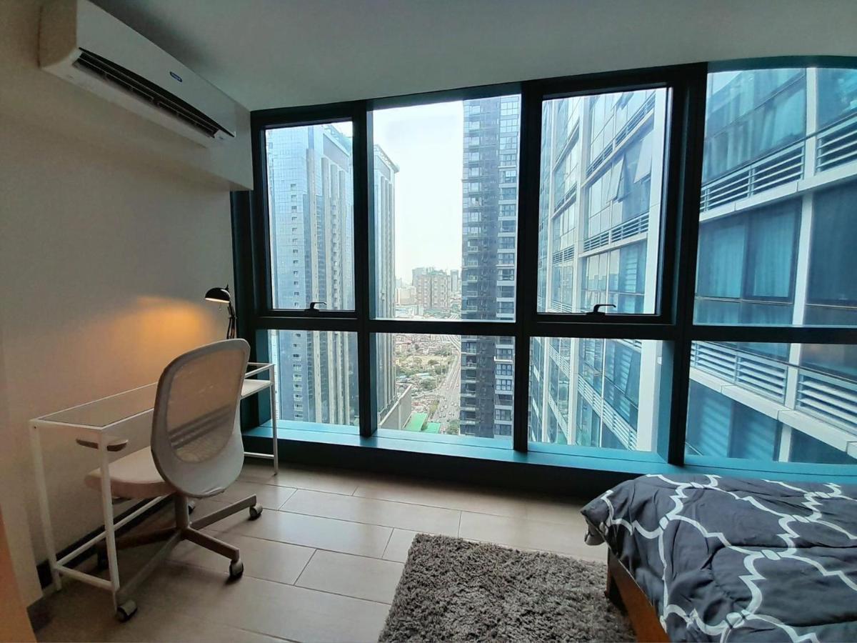 1 Bedroom Uptown Bgc Across Uptown Mall Manila Zewnętrze zdjęcie