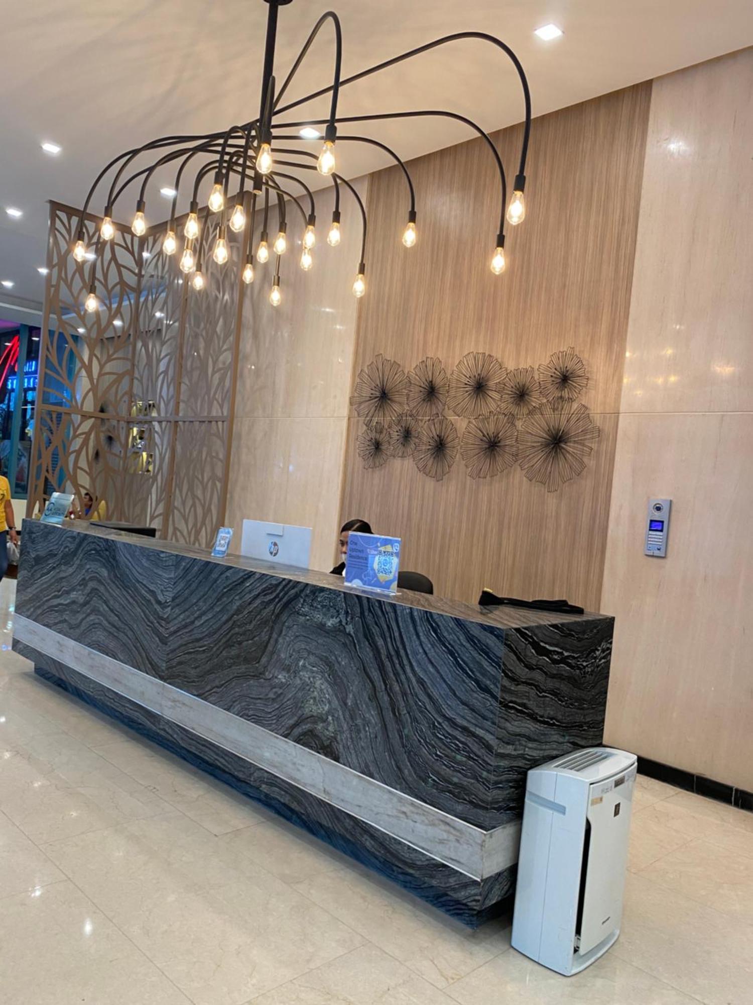 1 Bedroom Uptown Bgc Across Uptown Mall Manila Zewnętrze zdjęcie
